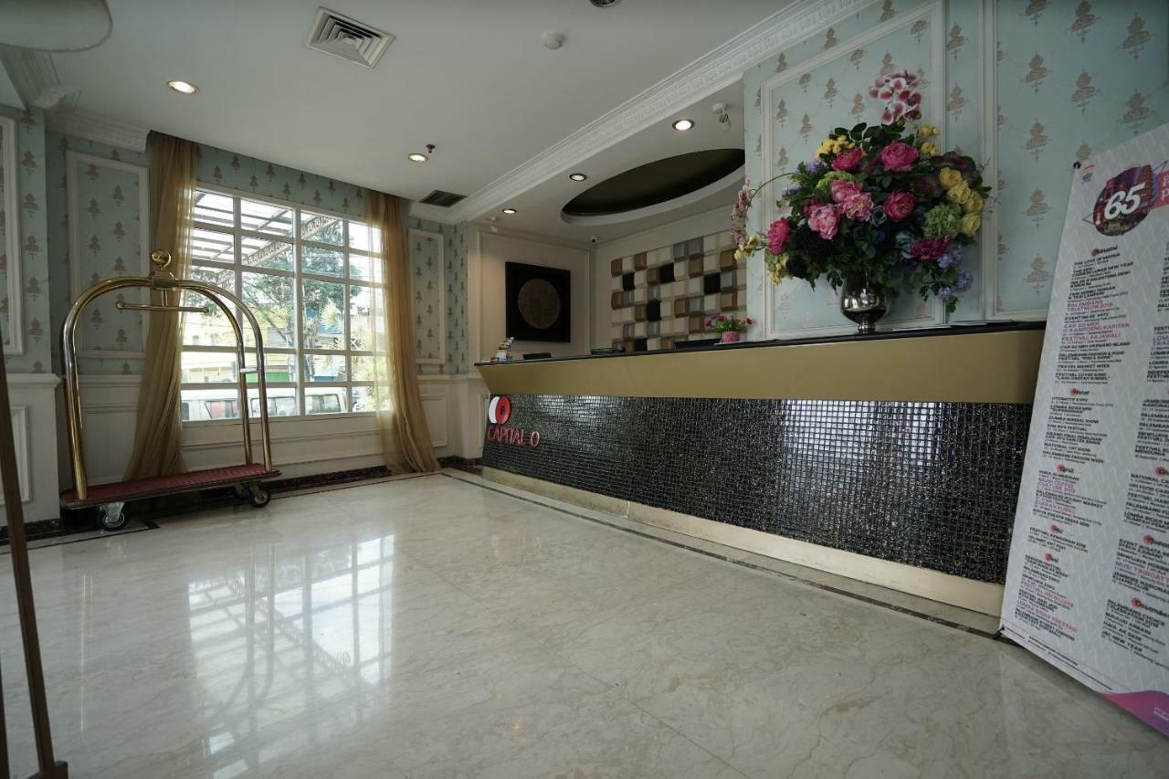 Capital O 1128 Hotel Imara Palembang Exterior photo